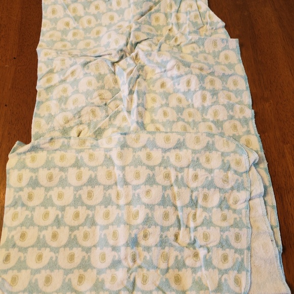 2 Elephant Receiving Blankets - Picture 3 of 3